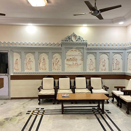 Hotel Damanis Udaipur Esterno foto