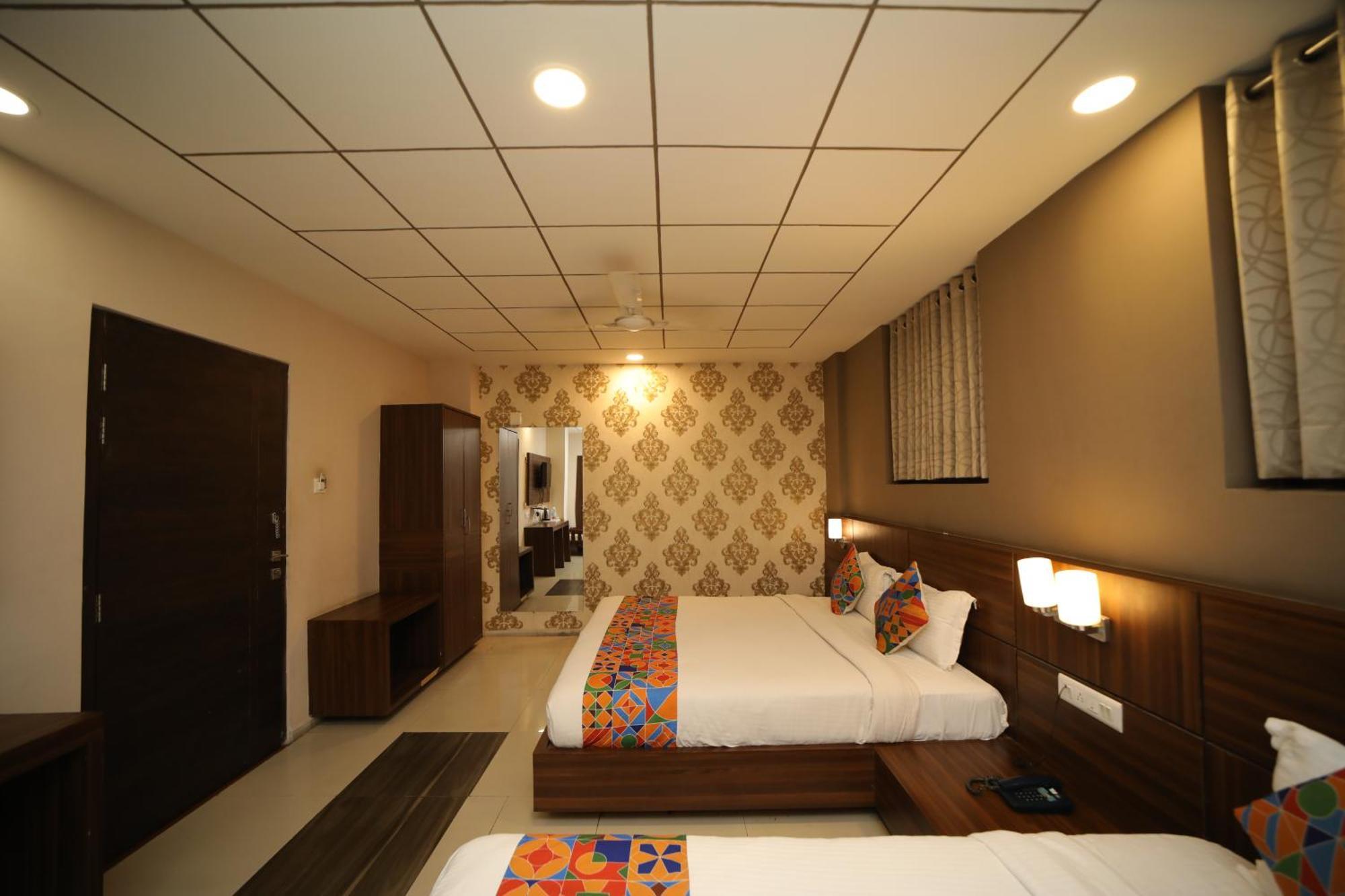 Hotel Damanis Udaipur Esterno foto