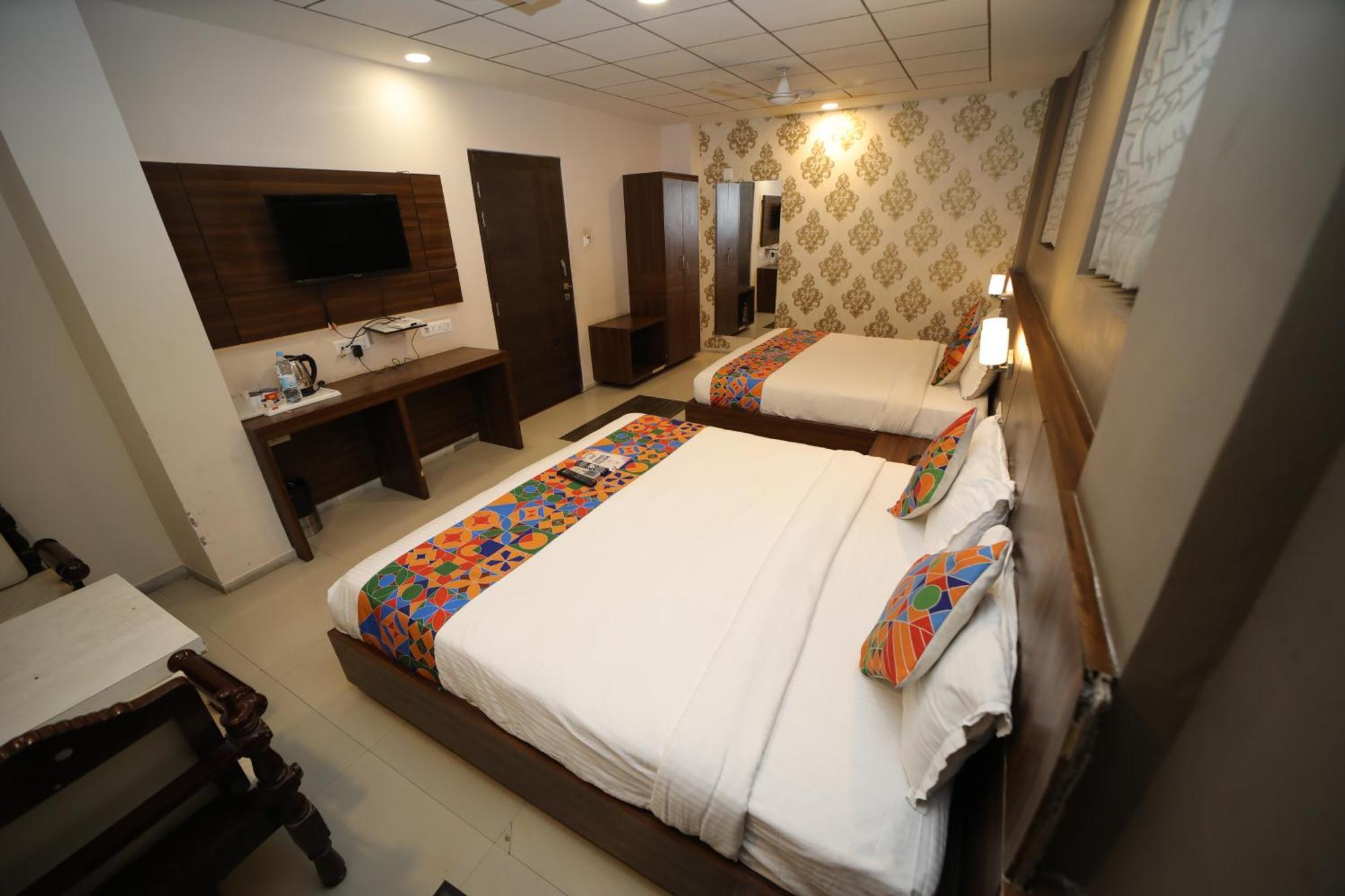 Hotel Damanis Udaipur Esterno foto