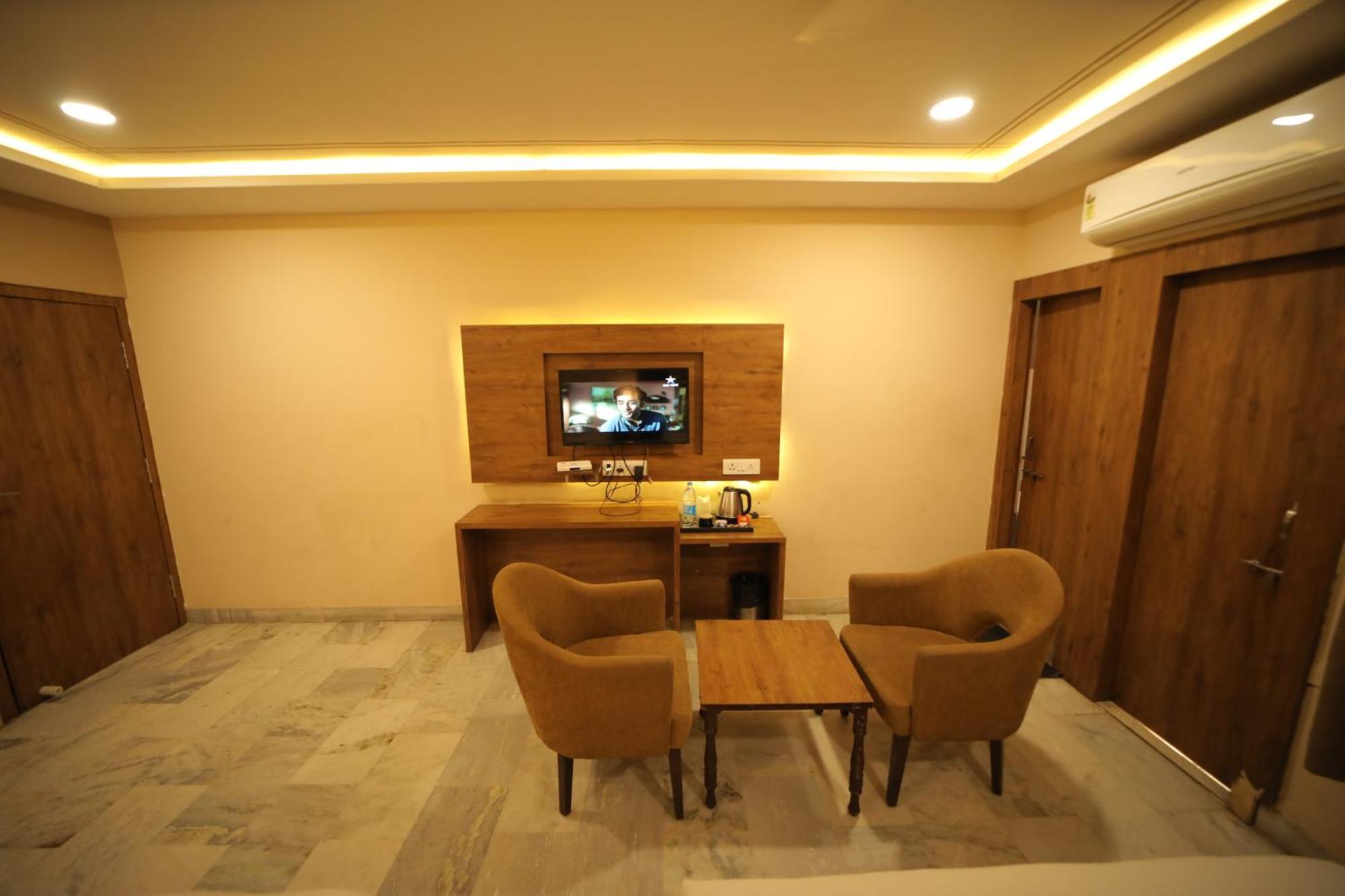Hotel Damanis Udaipur Esterno foto