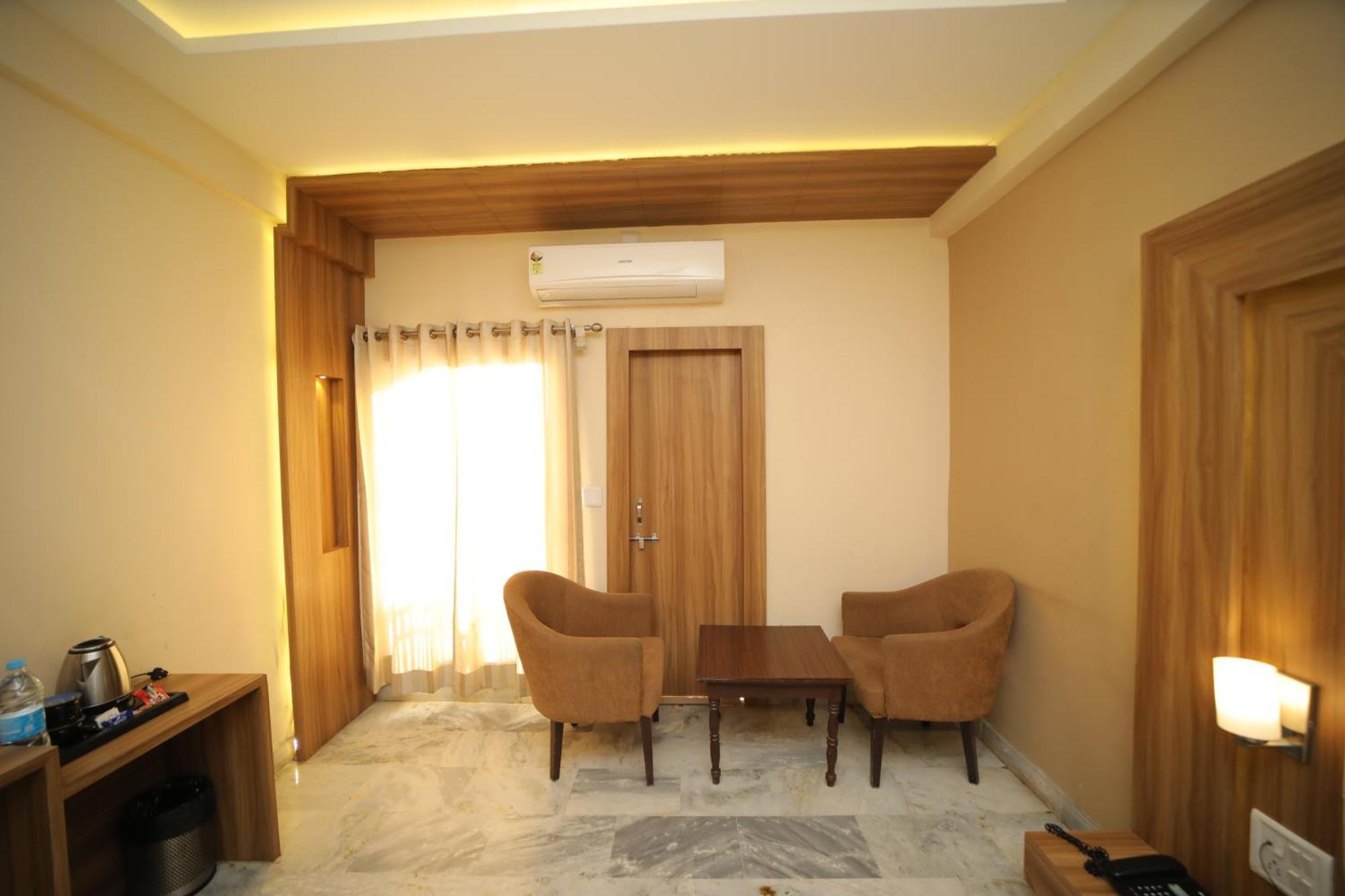 Hotel Damanis Udaipur Esterno foto