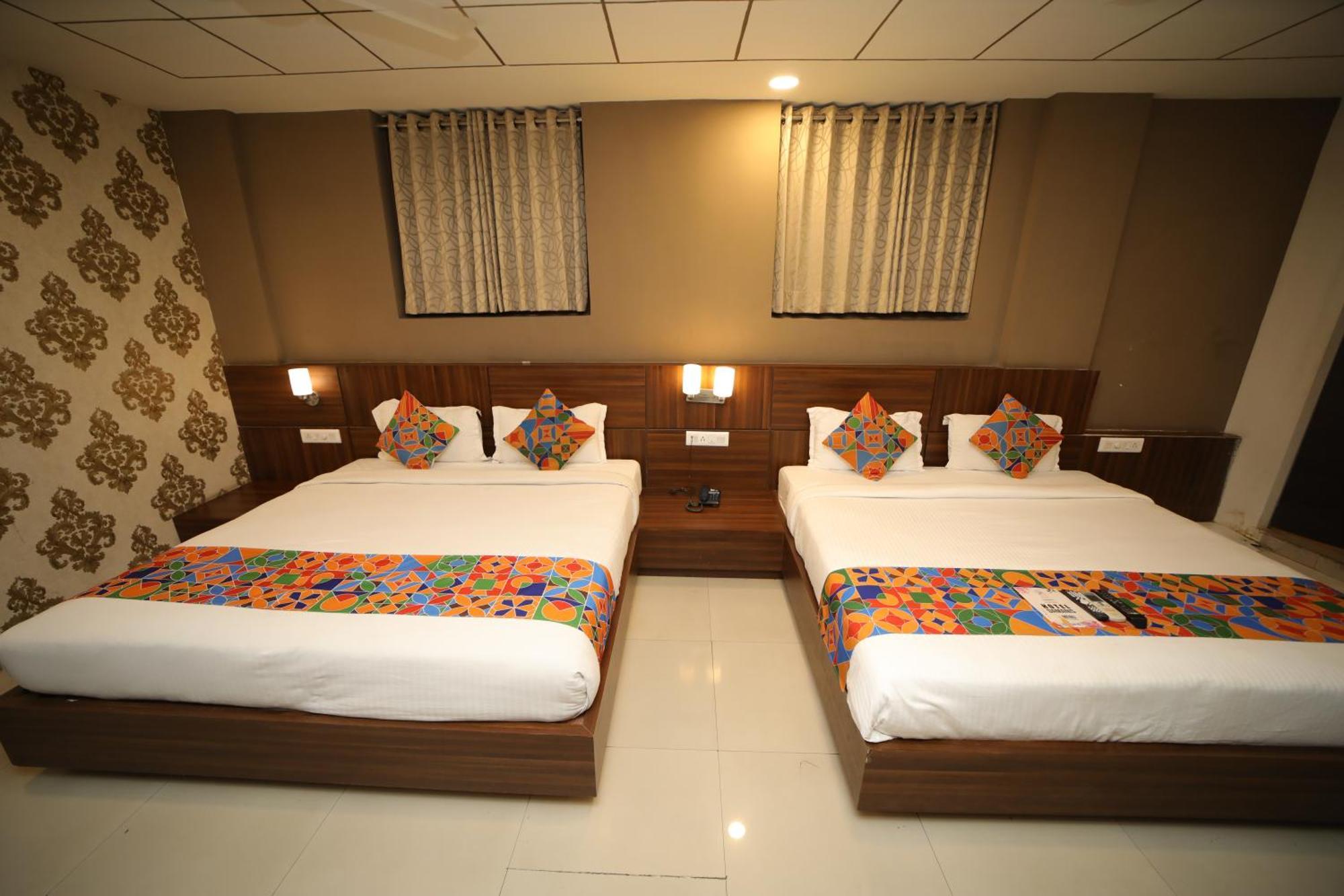 Hotel Damanis Udaipur Esterno foto