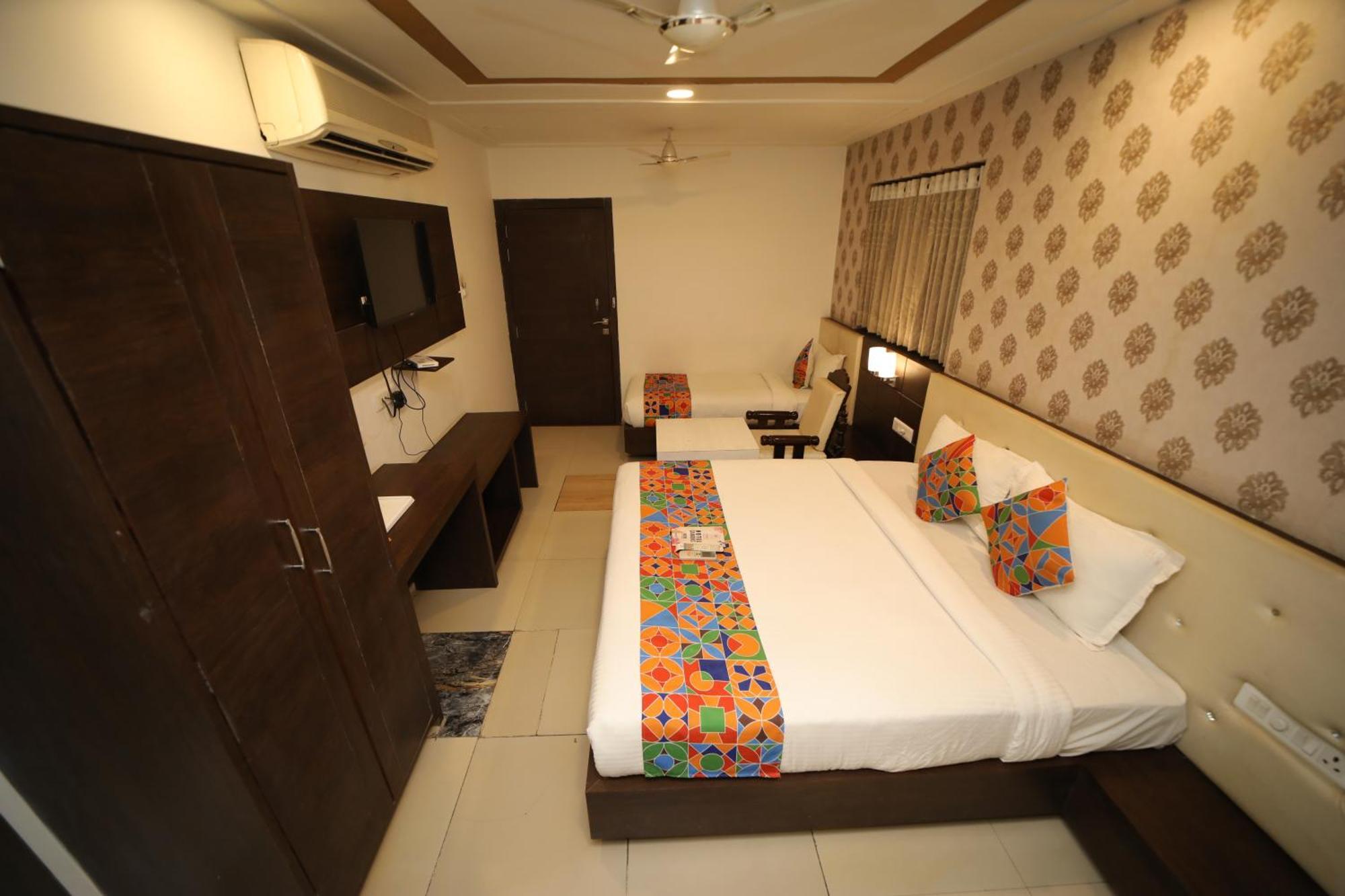 Hotel Damanis Udaipur Esterno foto