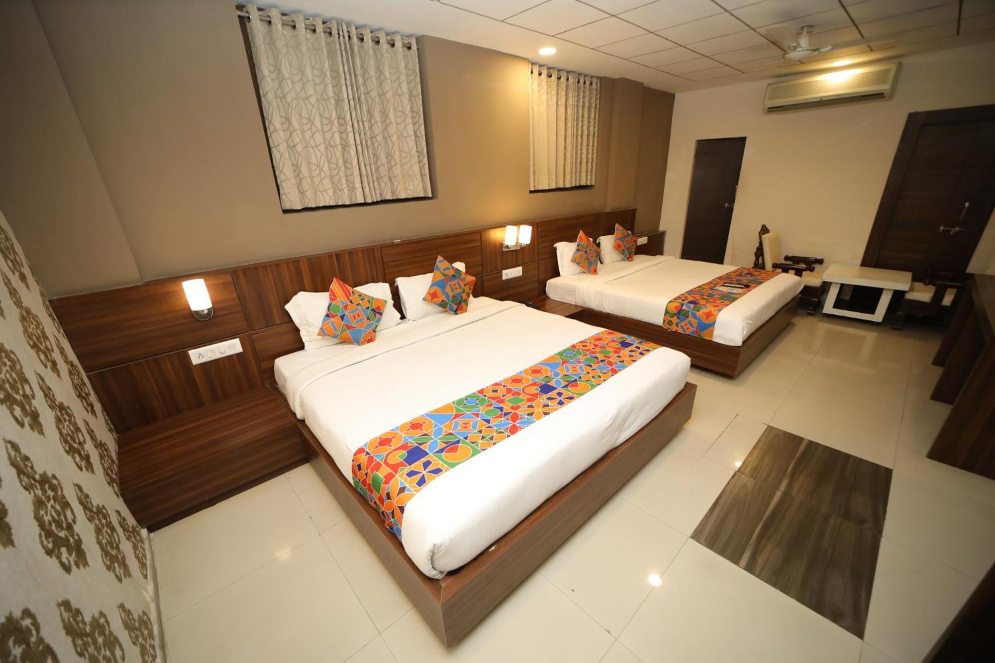 Hotel Damanis Udaipur Esterno foto