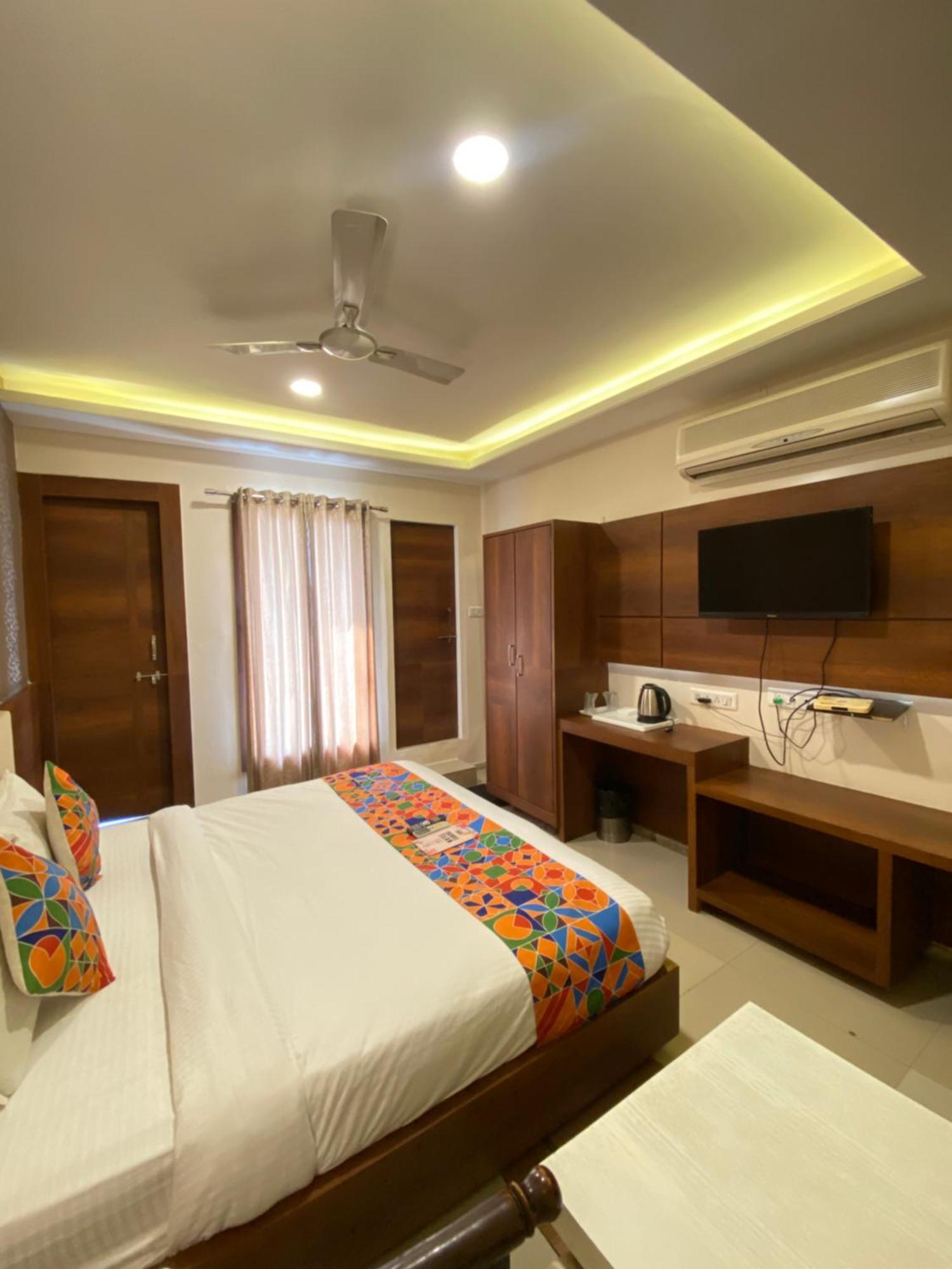 Hotel Damanis Udaipur Esterno foto