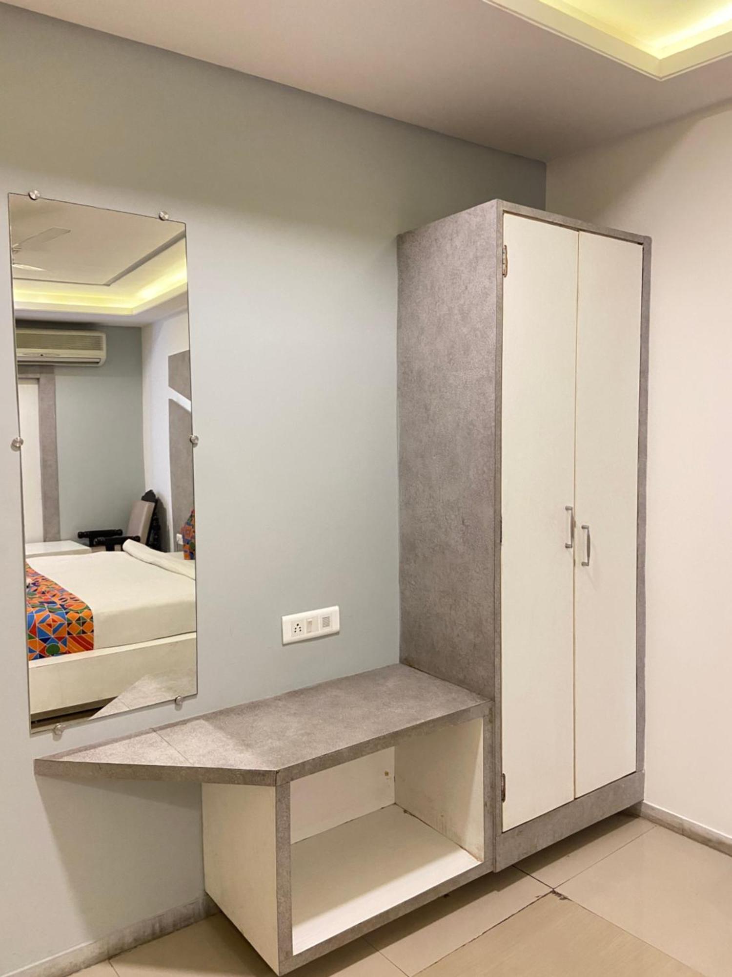 Hotel Damanis Udaipur Esterno foto