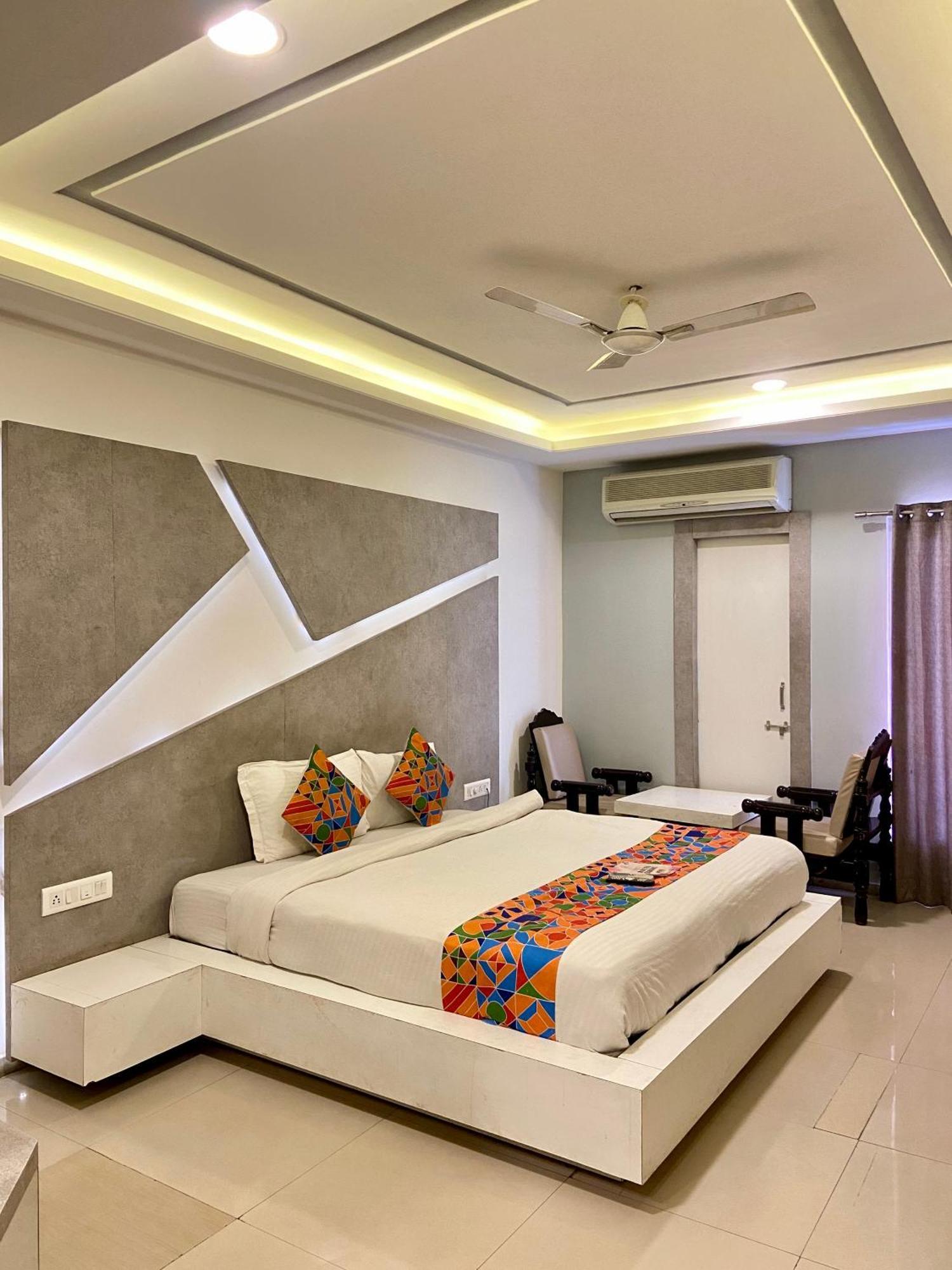 Hotel Damanis Udaipur Esterno foto