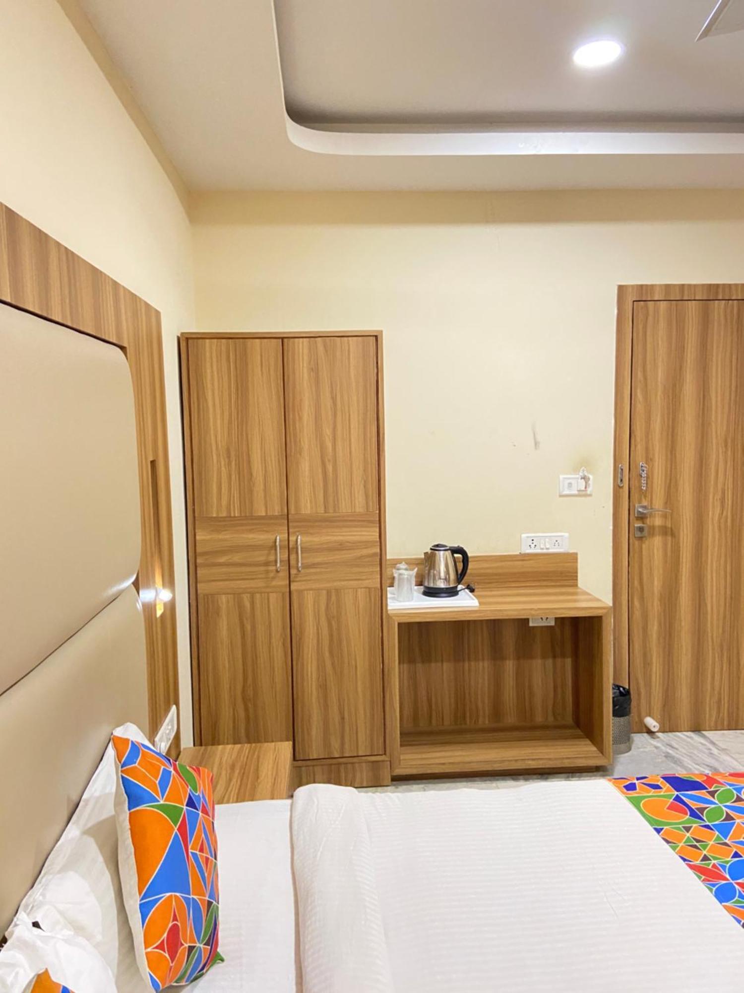 Hotel Damanis Udaipur Esterno foto