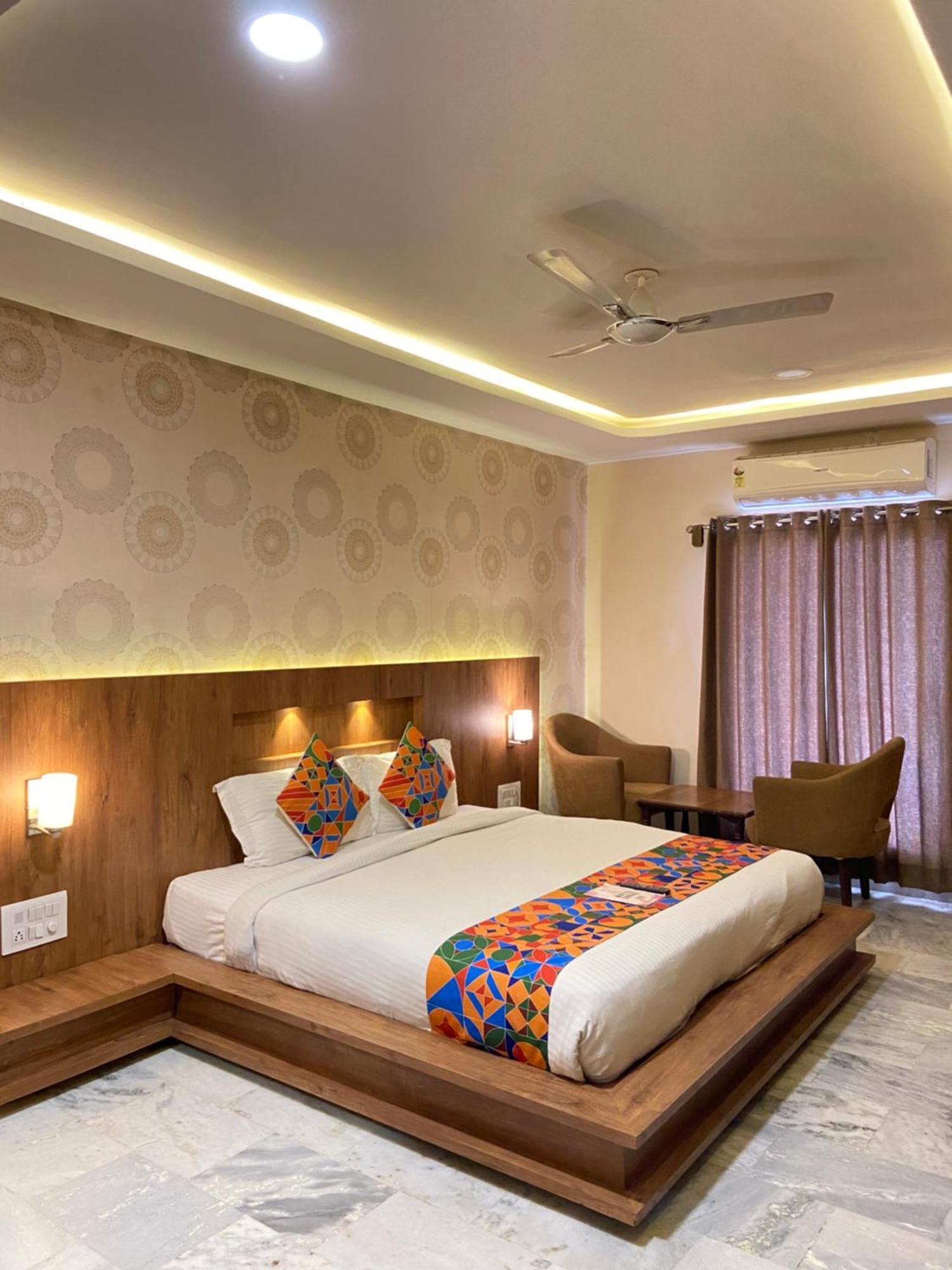 Hotel Damanis Udaipur Esterno foto