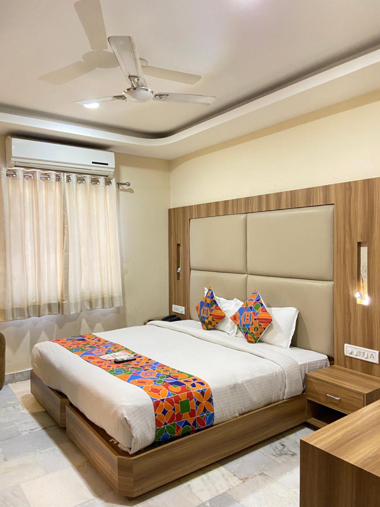Hotel Damanis Udaipur Esterno foto