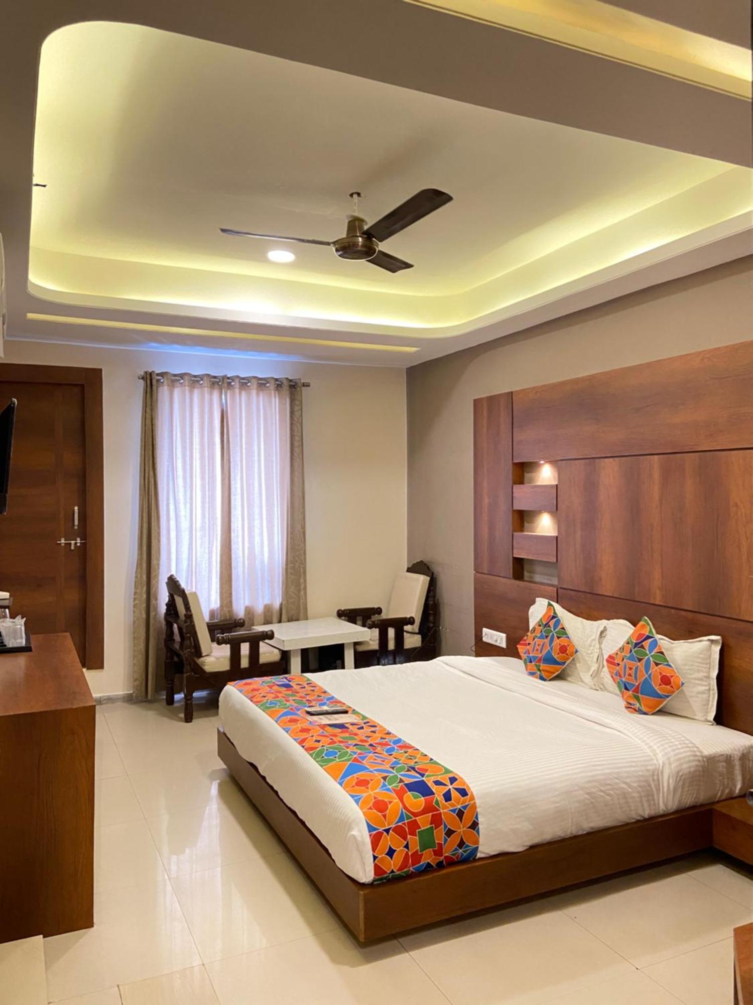 Hotel Damanis Udaipur Esterno foto