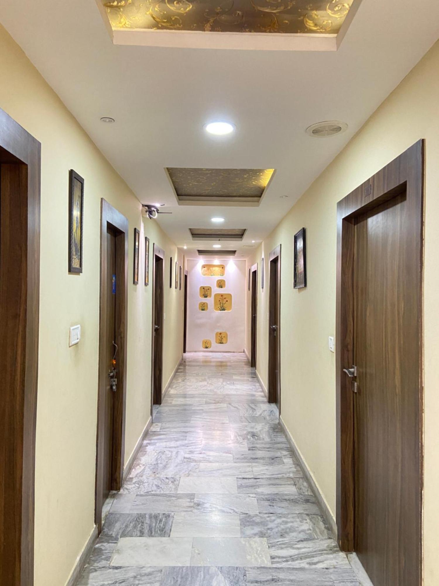 Hotel Damanis Udaipur Esterno foto