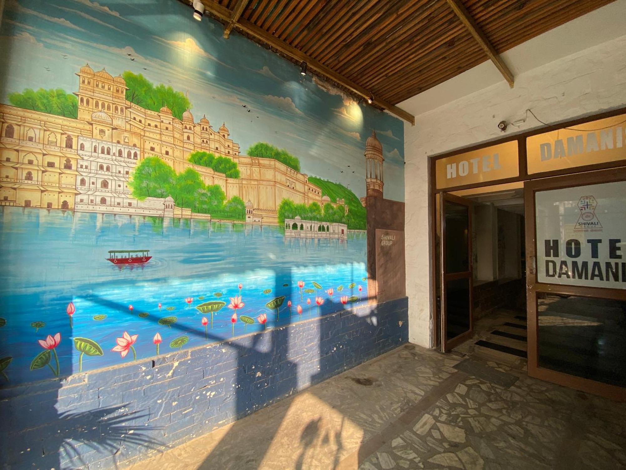 Hotel Damanis Udaipur Esterno foto