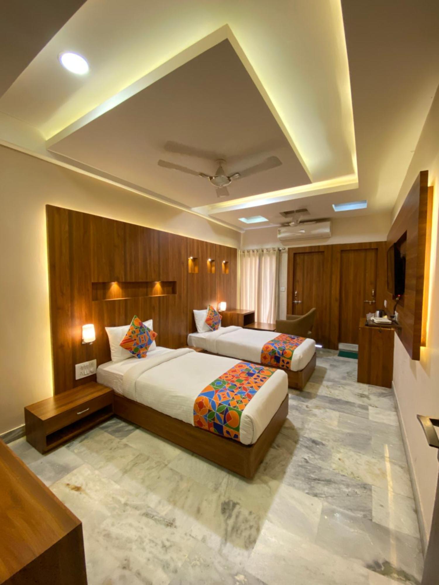 Hotel Damanis Udaipur Esterno foto