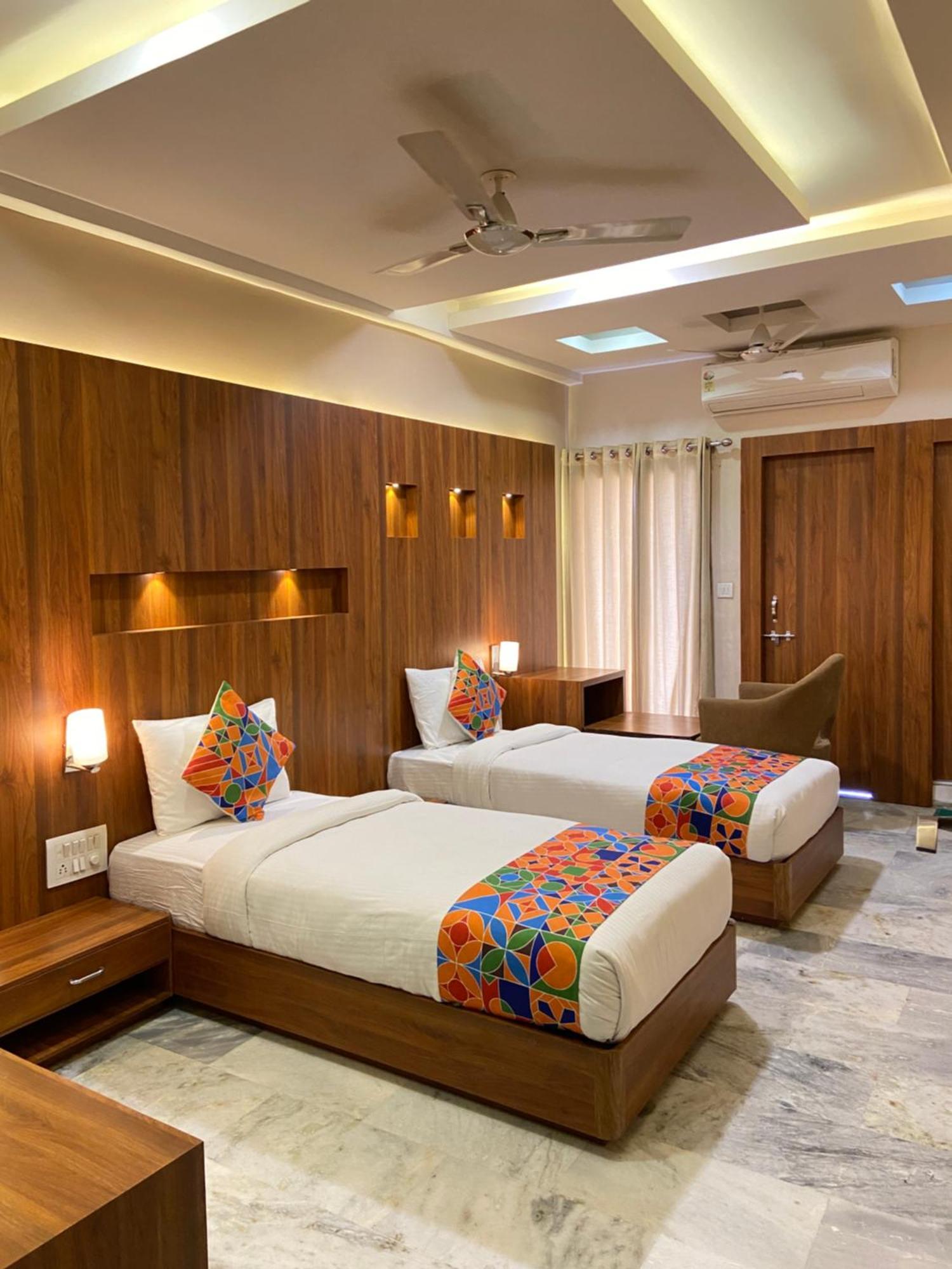 Hotel Damanis Udaipur Esterno foto