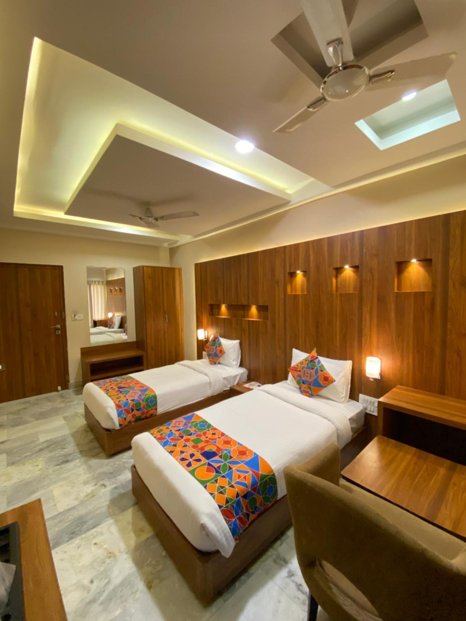 Hotel Damanis Udaipur Esterno foto