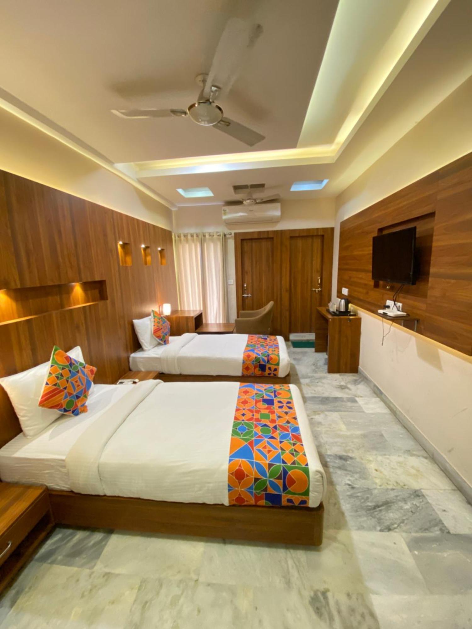 Hotel Damanis Udaipur Esterno foto