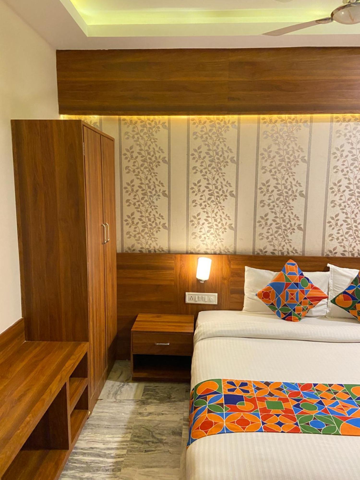 Hotel Damanis Udaipur Esterno foto