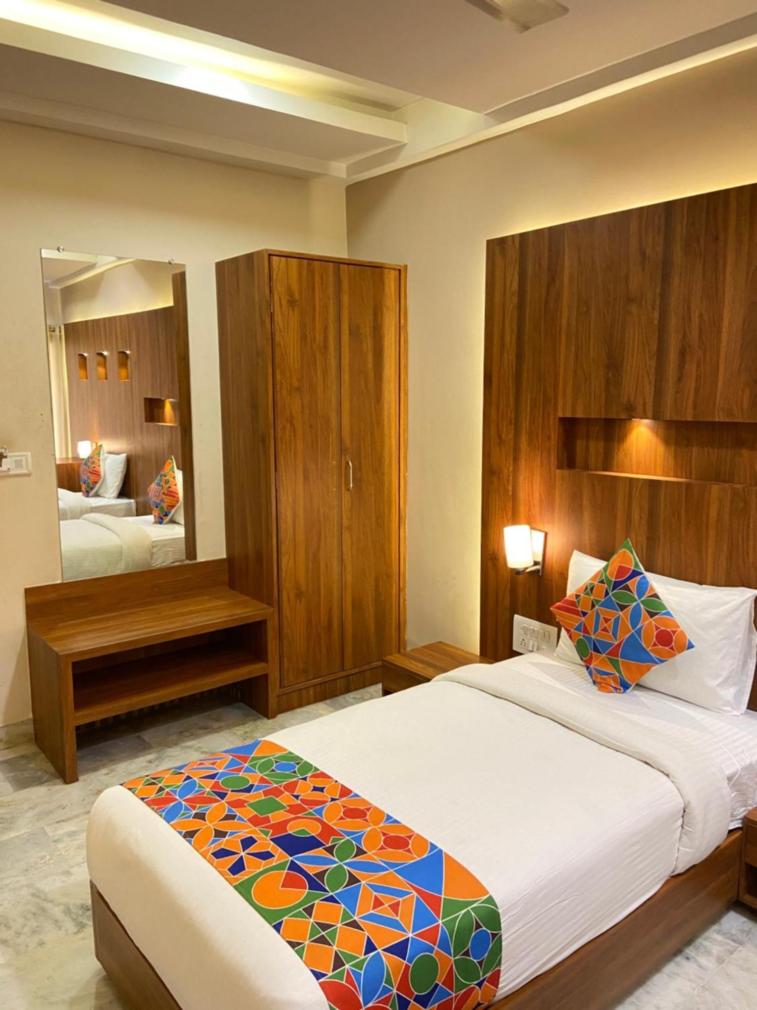 Hotel Damanis Udaipur Esterno foto