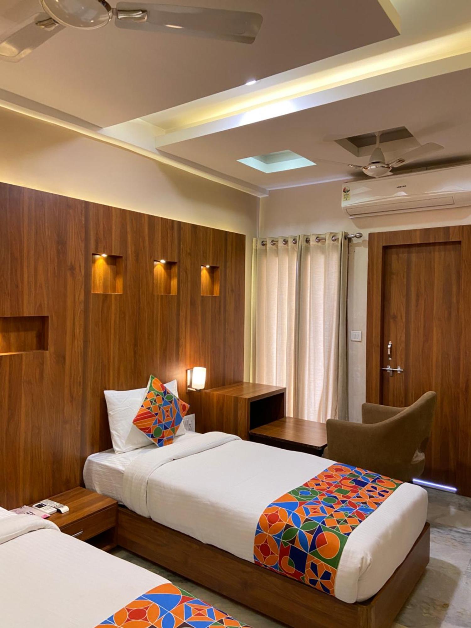 Hotel Damanis Udaipur Esterno foto